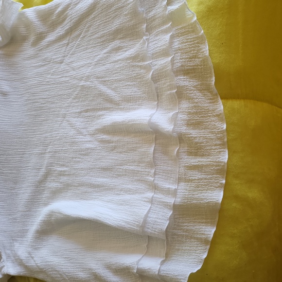 GAUZY SOFT SURROUNDINGS TOP - Picture 4 of 9